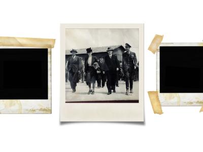 Tra le curiosità esposte, anche la fotografia incorniciata di Alcide de Gasperi e consorte in visita ad un campo d’aviazione (Vigna di Valle?) (al centro; particolare). 