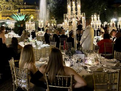 La cena di gala nel cortile di palazzo Brancaccio. 