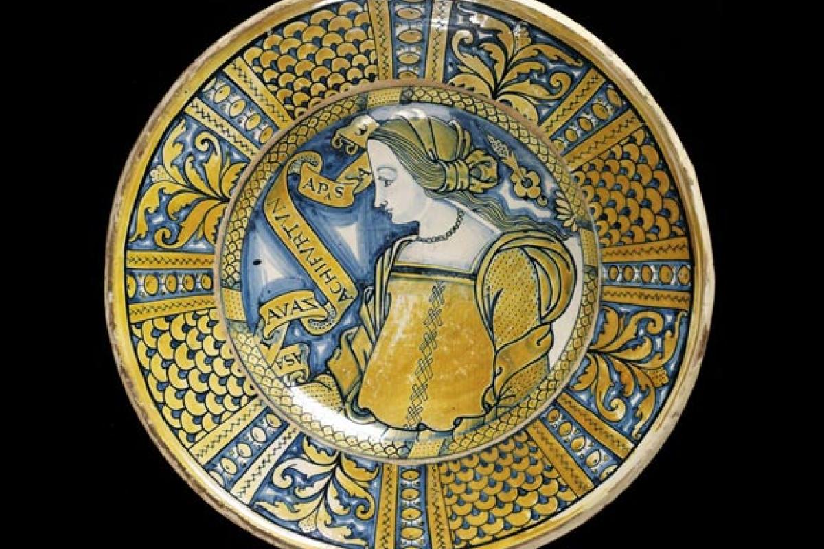 Due cassoni e una maiolica a Marlborough House